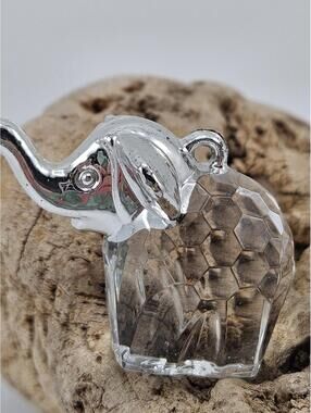 Elephant Figurine with Hanger Clear Body, Silver Finish Minor Flaw